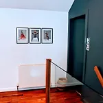 1 Bedroom House With Balcony Sleeps 2
