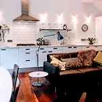 1 Bedroom House With Balcony Sleeps 2