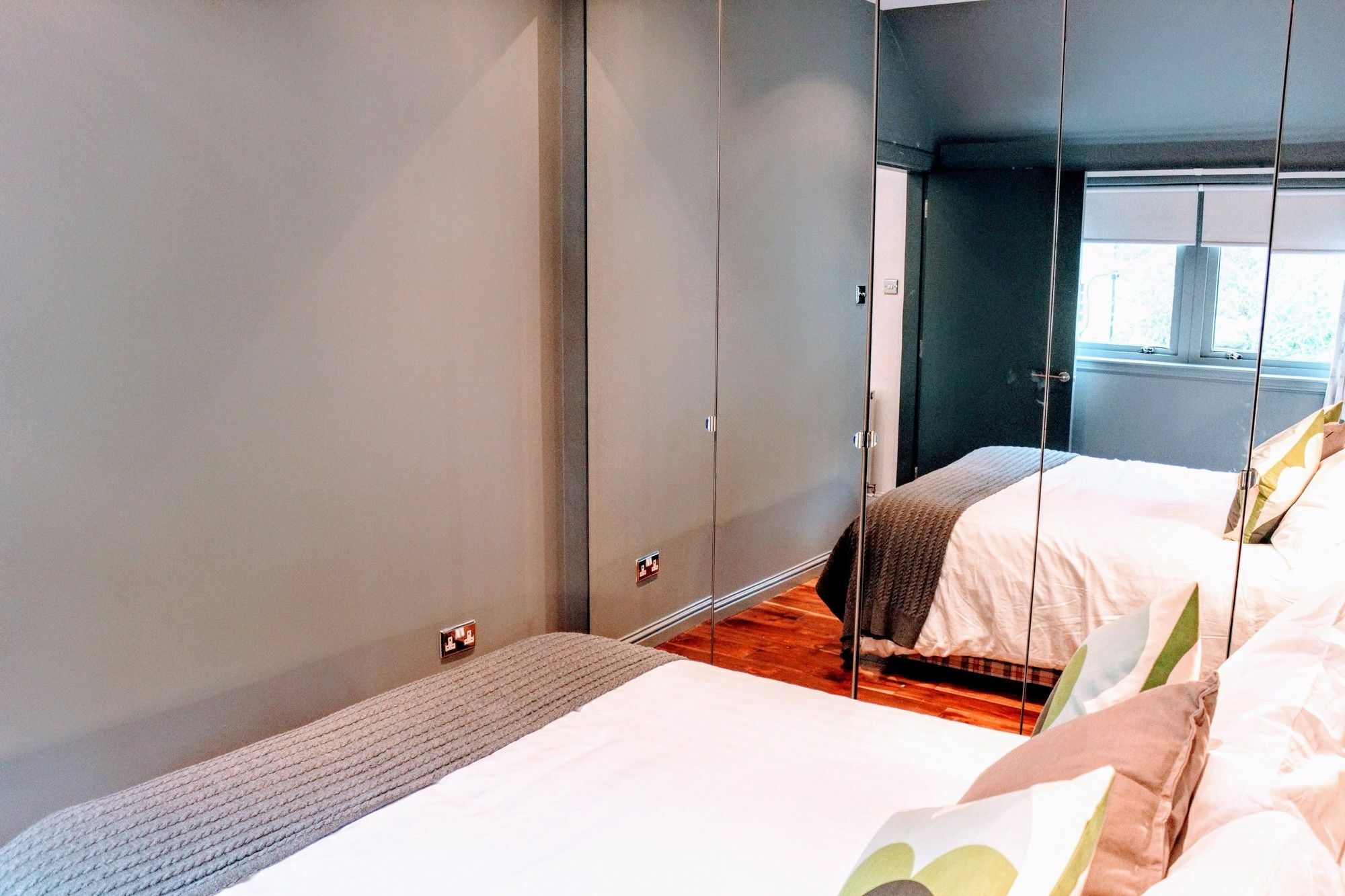 1 Bedroom House With Balcony Sleeps 2 Apartment Edinburgh